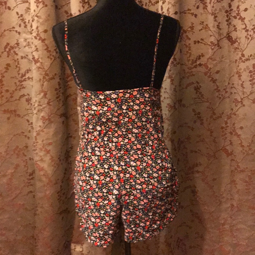 H&M Floral Romper - Picture 5 of 5